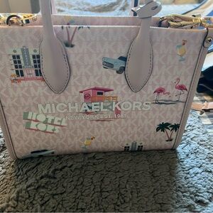 Michael Kors Purse Used Once and Card Holder!